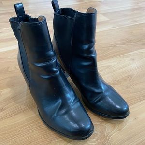 Black Bootie w Block Heel